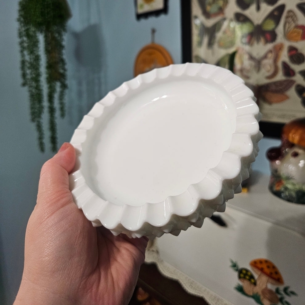 Vintage White Milk Glass Hobnail Bowl Catch-all Ashtray Dish - Picture 4 of 4